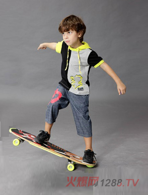 ��ʿ��С���󹦷��pɫ��ͯ�b